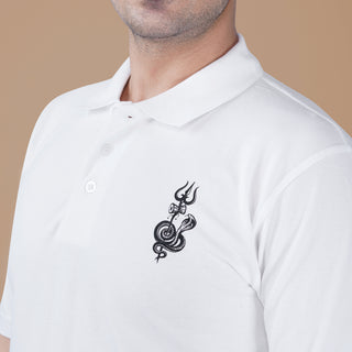 Close-up of the Shivji Trishul inspired artwork on the white Parambhakt polo shirt highlighting the spiritual design detail.